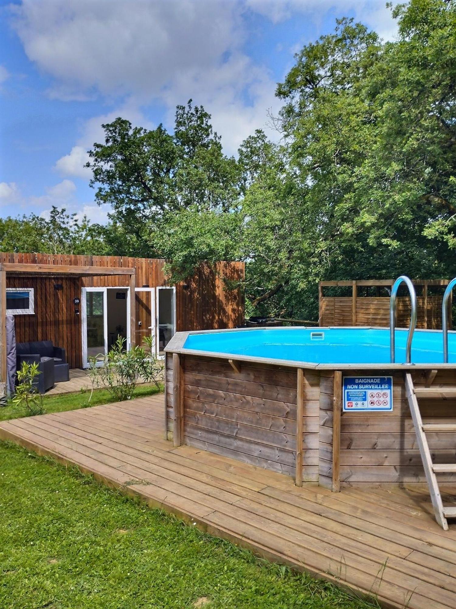 Les De L'isle Jourdain Chalet